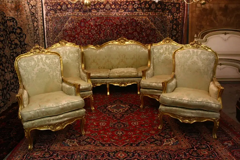 خریدار فرش و مبلمان قدیمی